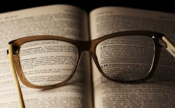 Komu pasują czerwone oprawki?